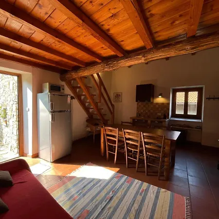 Agriturismo Giandriale Farm stay Tavarone